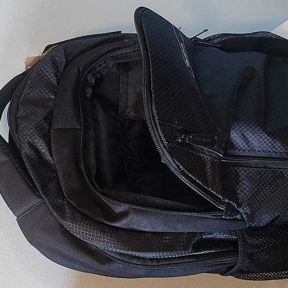 Targus Sport backpack (NWT) - Picture 10 of 11